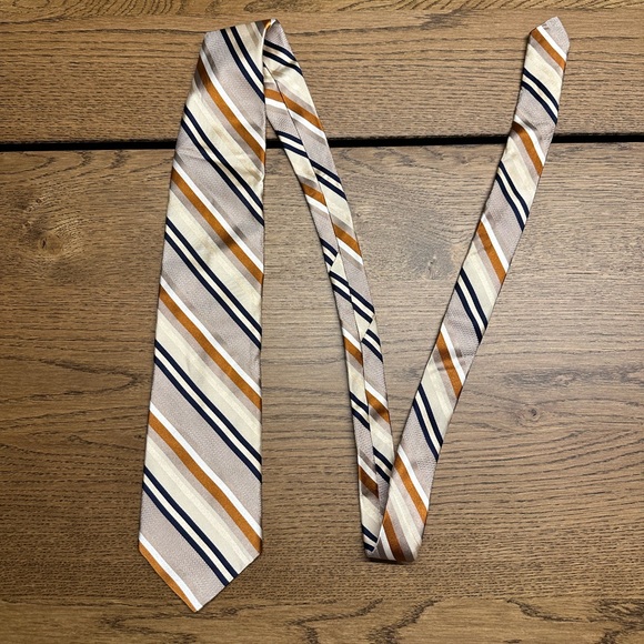 Dion 100% Italian Silk Tie - Picture 4 of 7